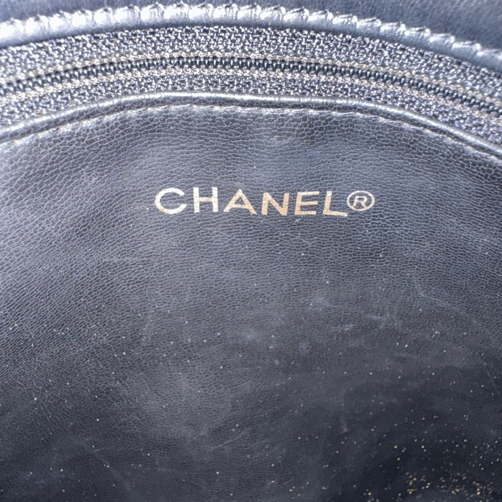 CHANEL Vintage Medallion Tote Black Quilted Lambskin Gold Chain Shoulder Bag - Picture 11 of 16